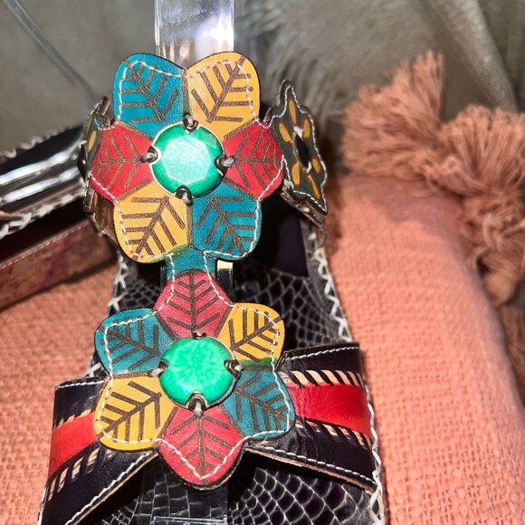 L'Artiste Leather Wedge Sandals Floral w/Beads BLK MLTI Womens Size 38 (US 8) - Picture 4 of 12